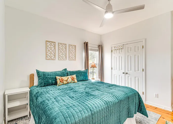 'our Happy Place' Zero-entry Pool & Tennis Access Holiday home